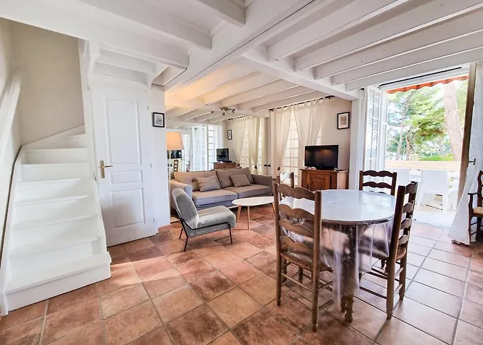 Mont Des Oiseaux Apt T3 Avec Piscine * 耶尔